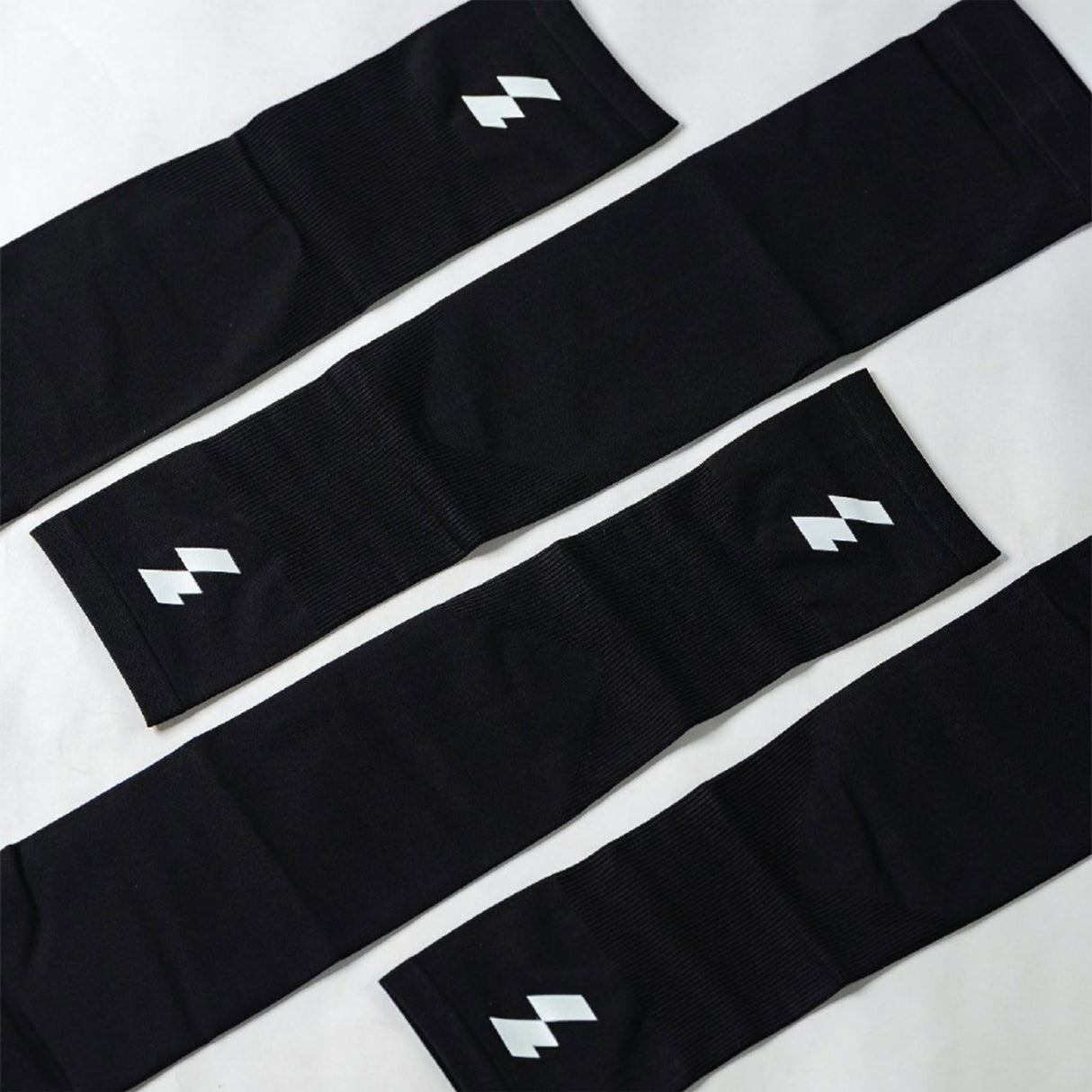 MOTIVE ARM SLEEVES AEROSKIN COLLECTION