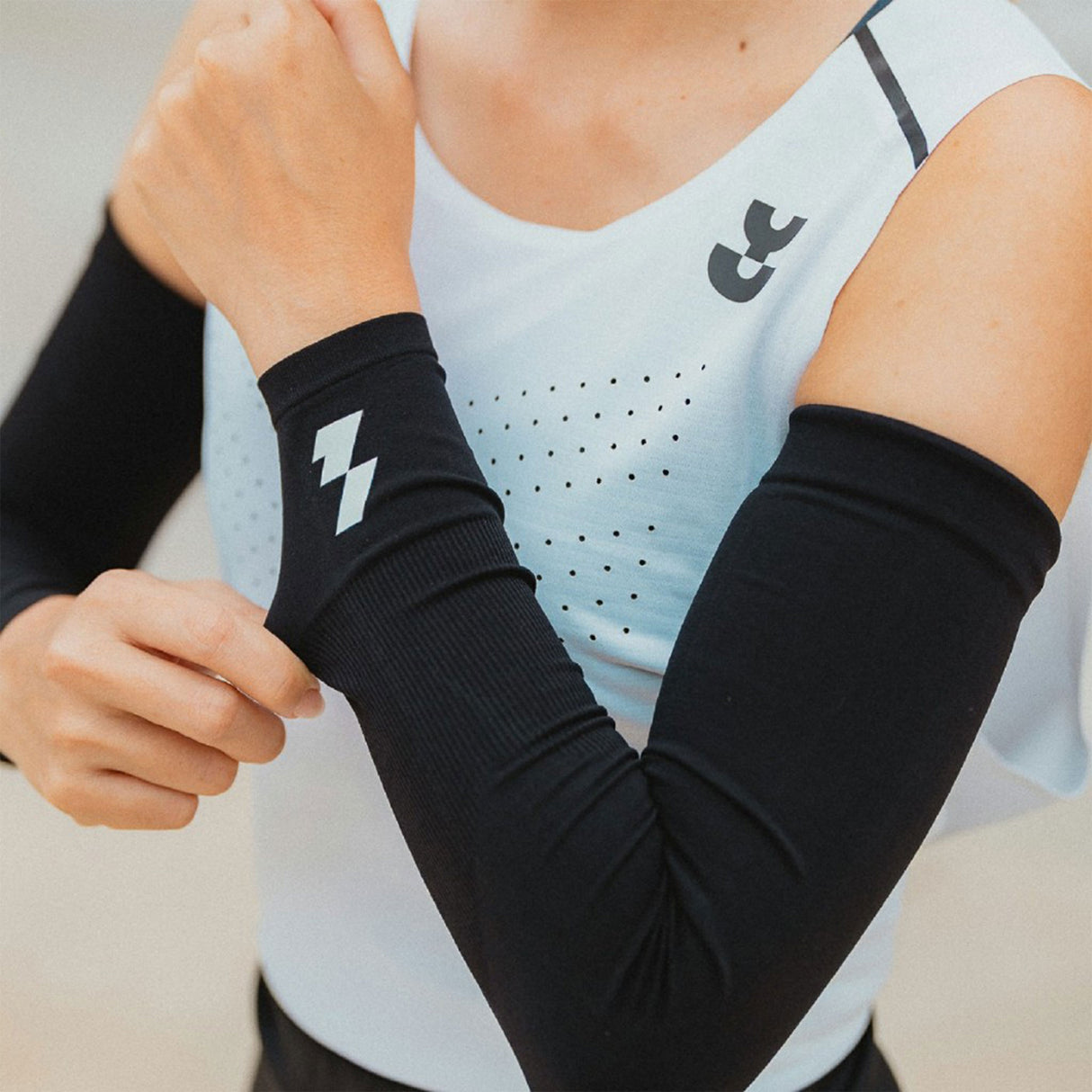 MOTIVE ARM SLEEVES AEROSKIN COLLECTION