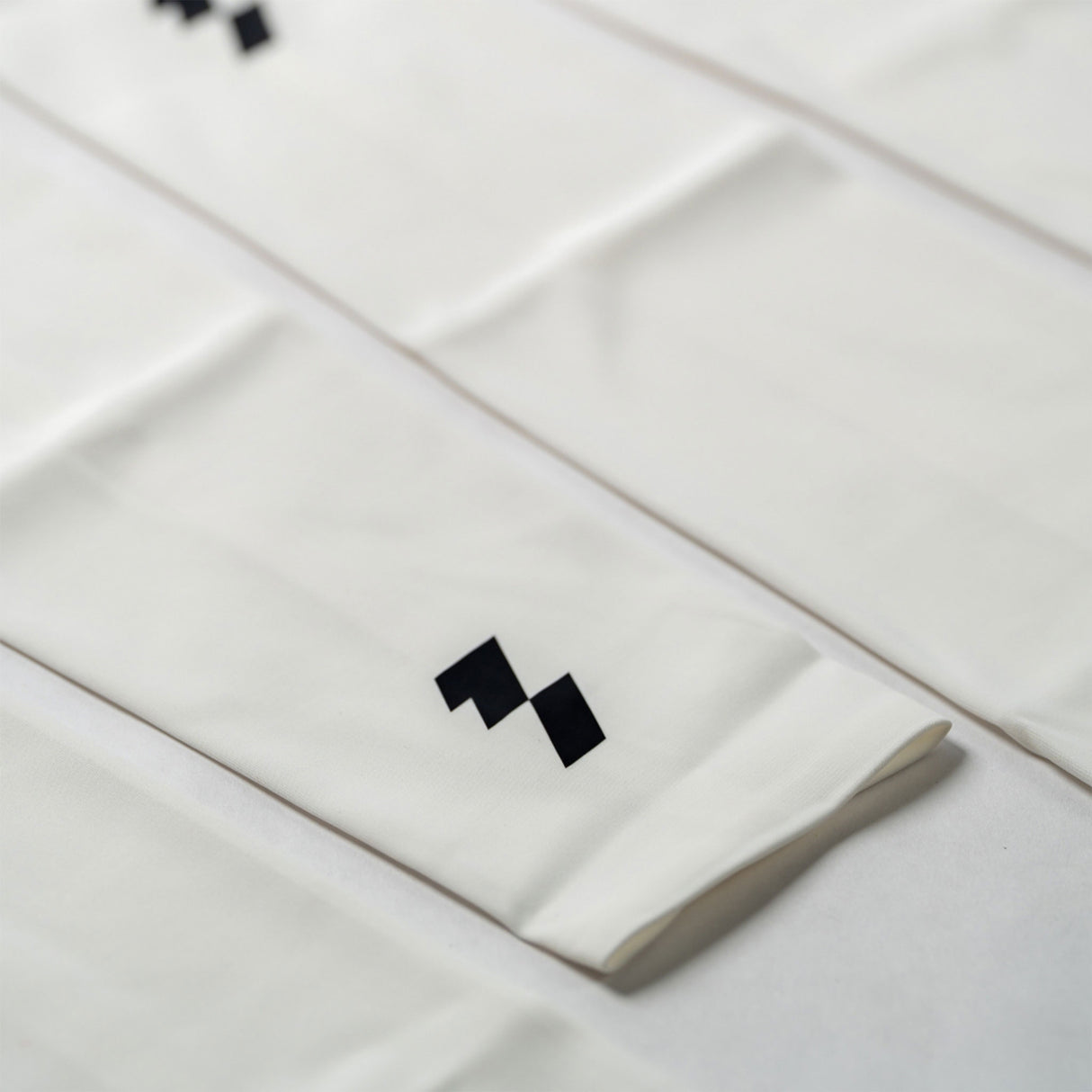 MOTIVE ARM SLEEVES AEROSKIN COOL SILK SERIES